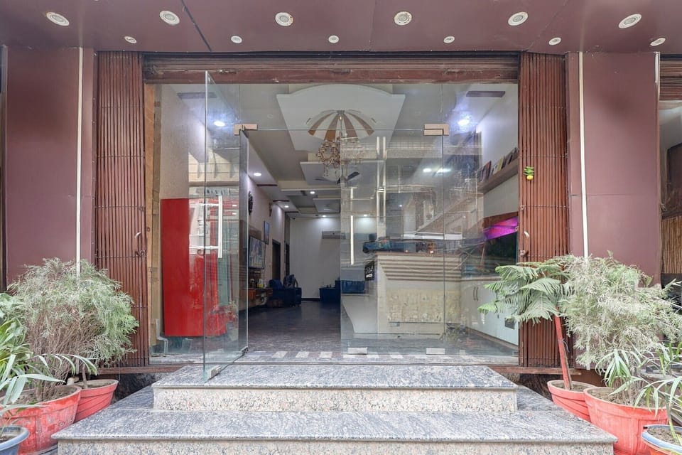 Entrance / Reception