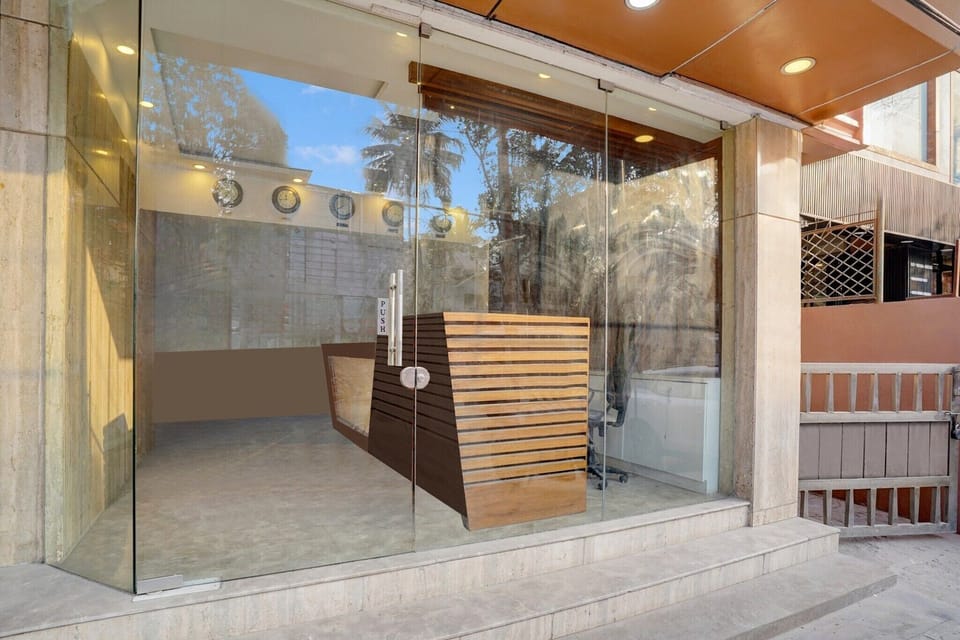 Entrance / Reception