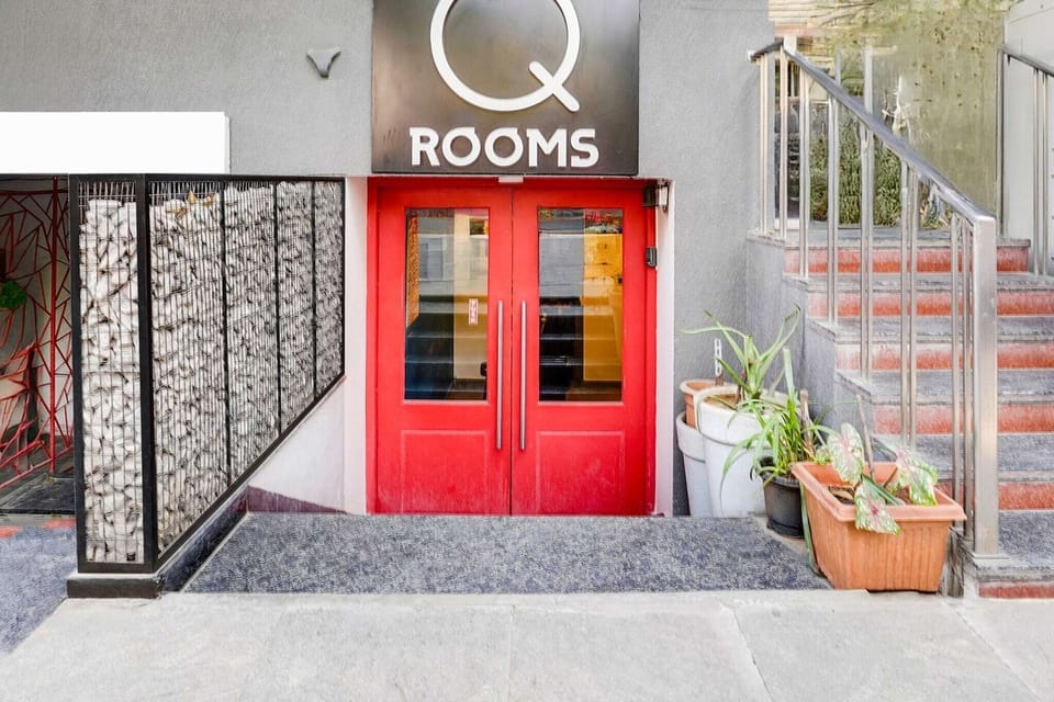 Entrance / Reception