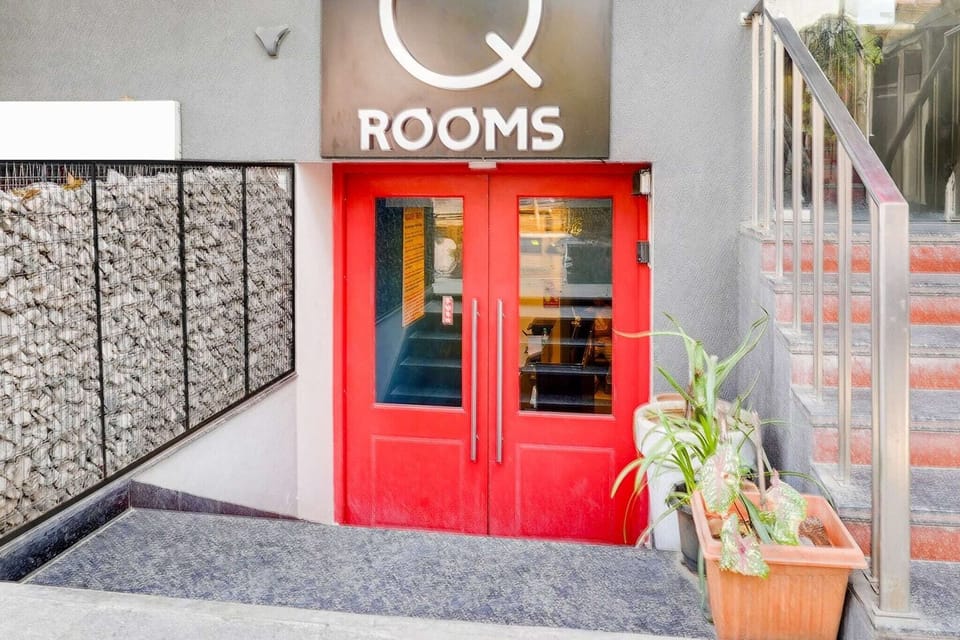 Entrance / Reception