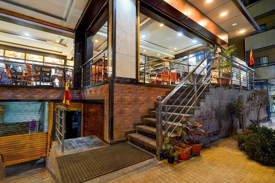 Entrance / Reception