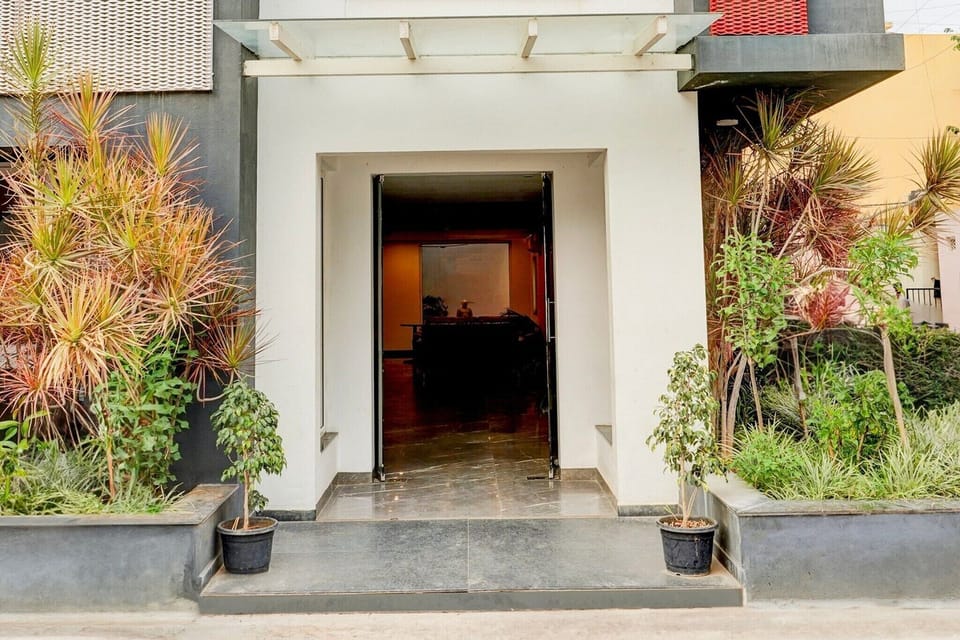 Entrance / Reception