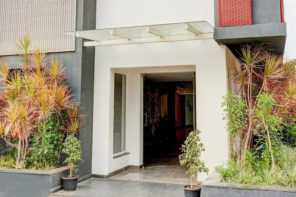 Entrance / Reception