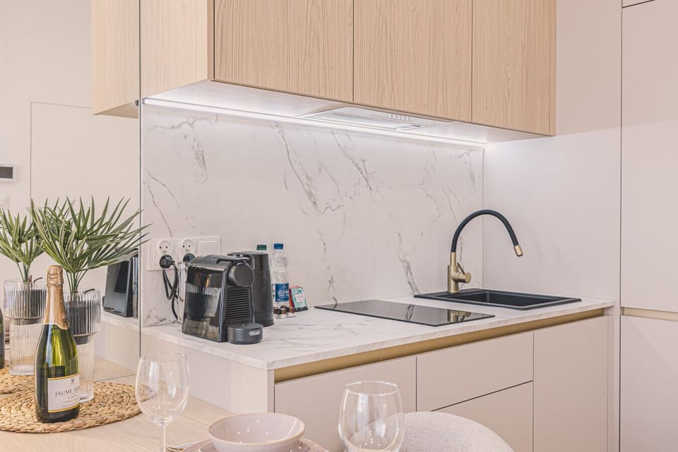 Stylish kitchen with modern amenities — ideal for a city stay in Nowy Port Bydgoszcz.