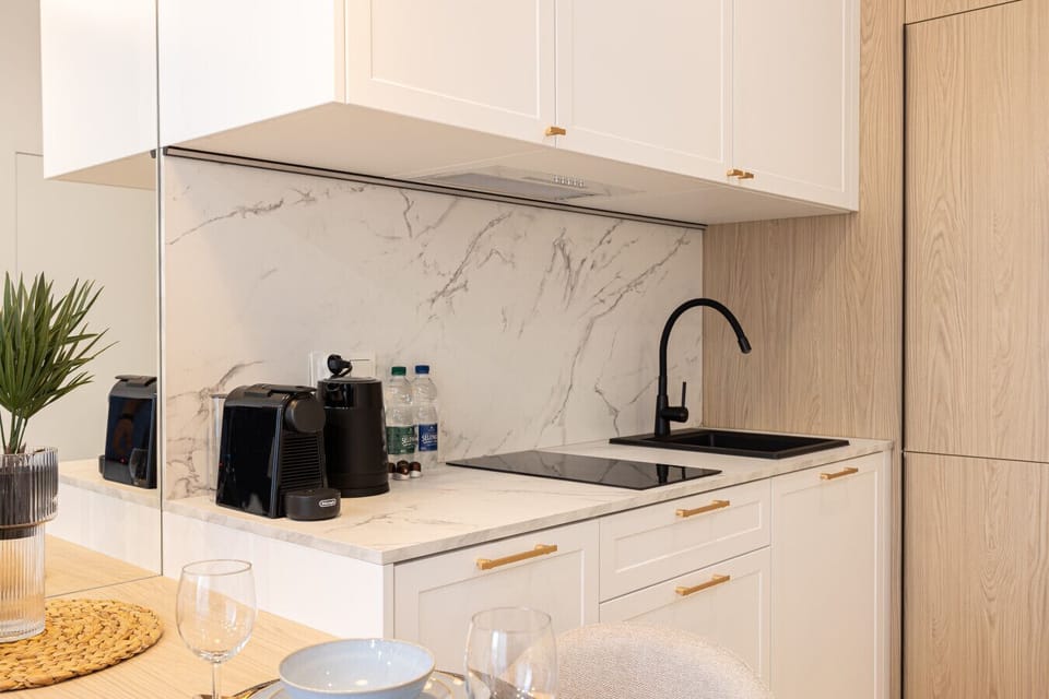 Stylish kitchen with modern amenities — ideal for a city stay in Nowy Port Bydgoszcz.