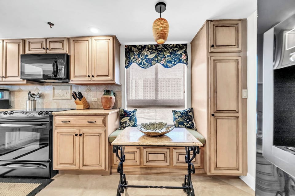 Kitchen - Breakfast Nook