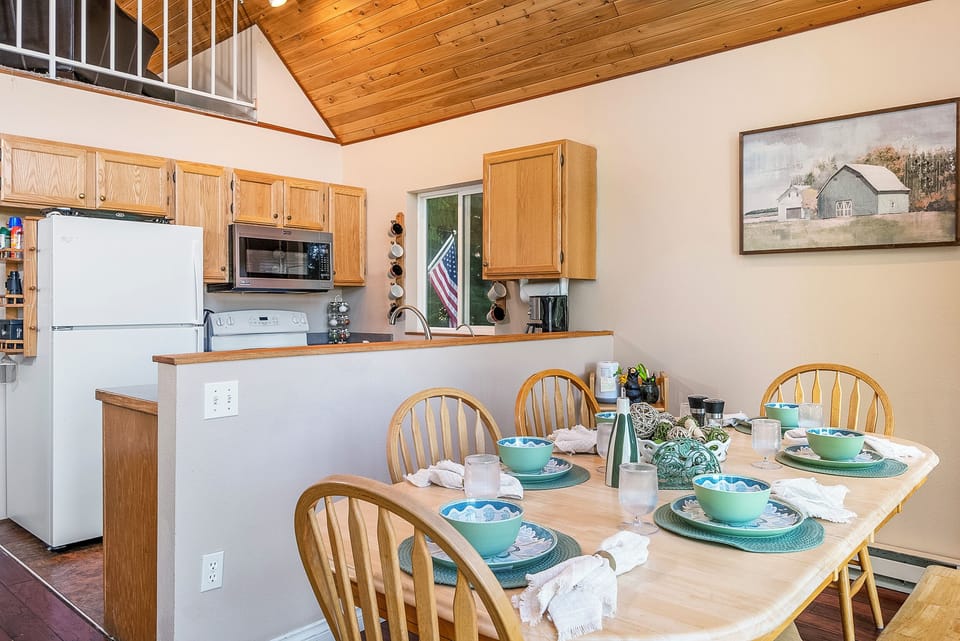 Dining Room, with seating for 8