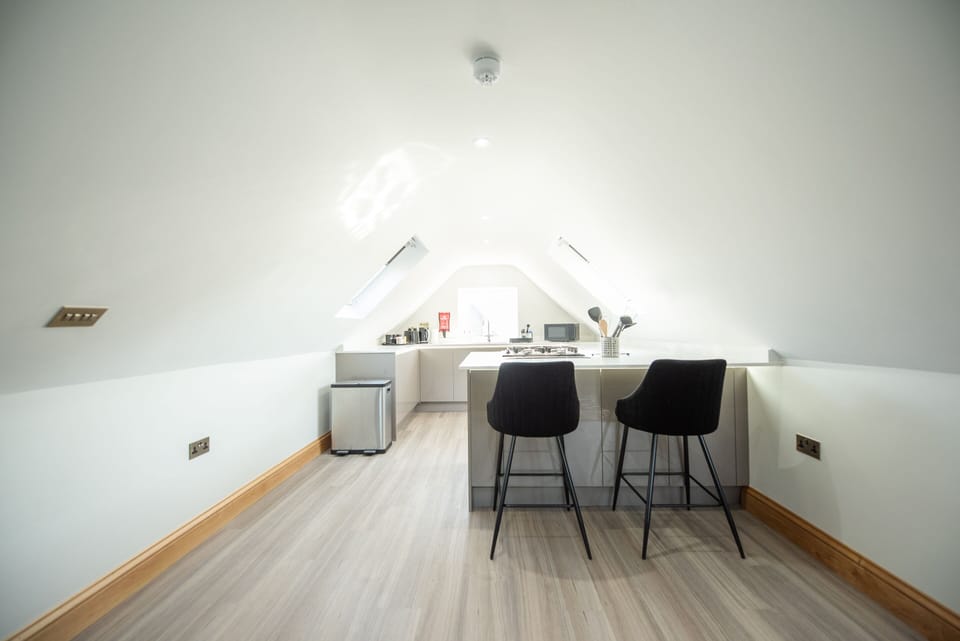 Kitchen & Breakfast Bar