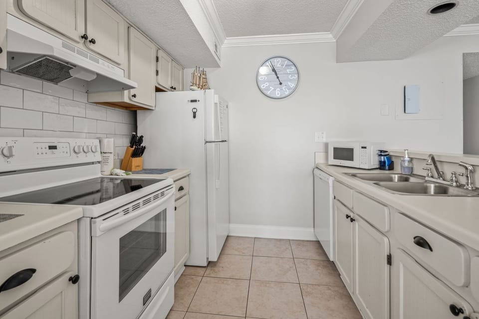 Indoors, Kitchen, Sink, Sink Faucet, Appliance