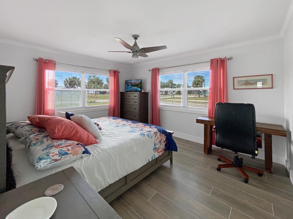 Bright bedroom with desk and views of the garden, perfect for work and relaxation.