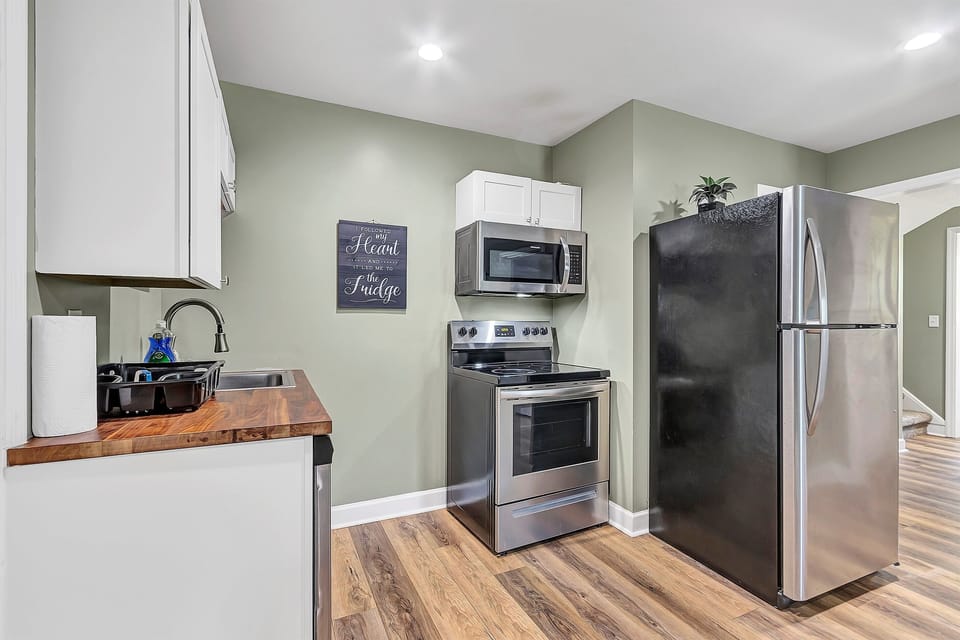 The kitchen is fully equipped and ready for everyday use, making it easy to cook meals, prepare snacks, or just keep things simple during your stay.