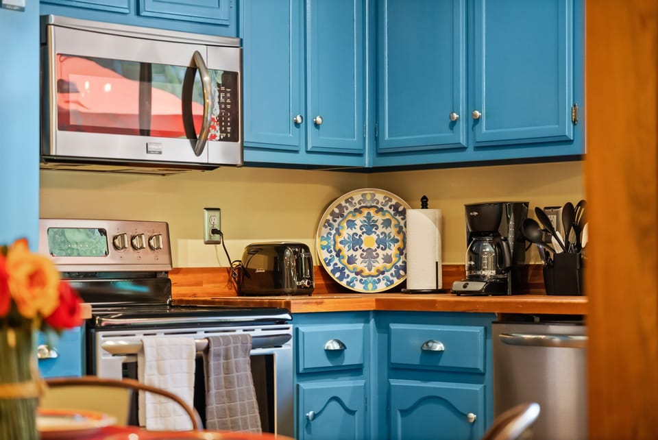 You’ve got everything ready. Brew a fresh cup of coffee, grab the utensils you need, and whip up breakfast with ease.