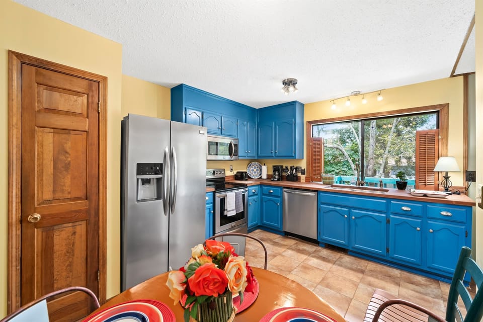 A fully stocked kitchen that makes it simple to prepare anything from quick snacks to shared meals. Looking for anything special? Message us anytime!