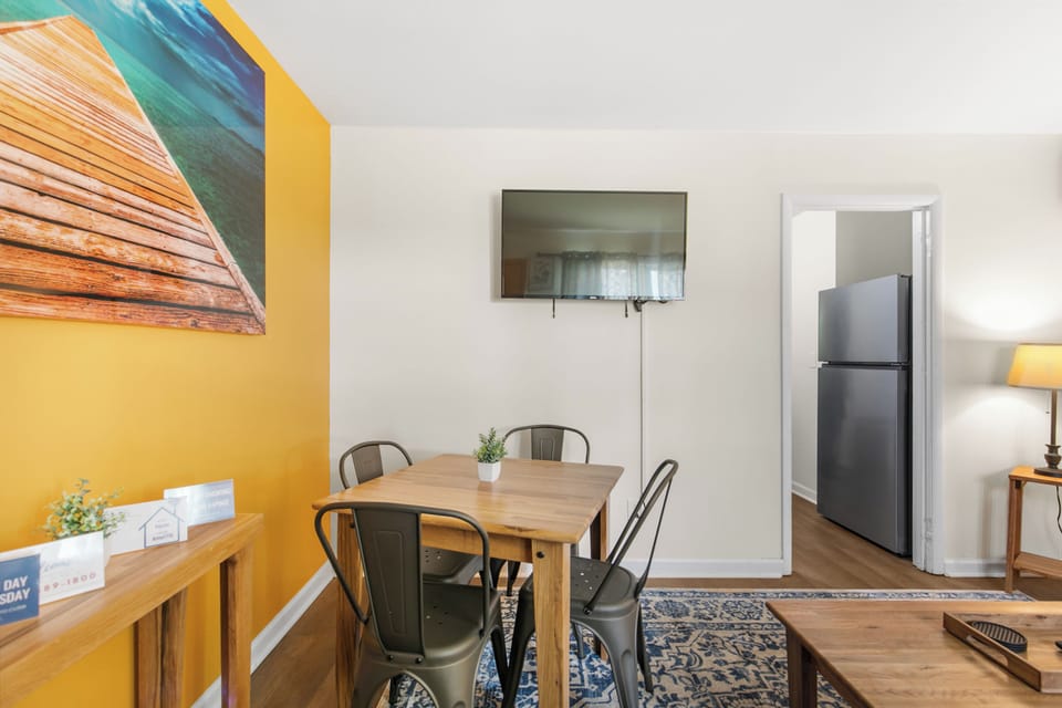 An easy, comfortable setup for meals or takeout, with everything right within reach.