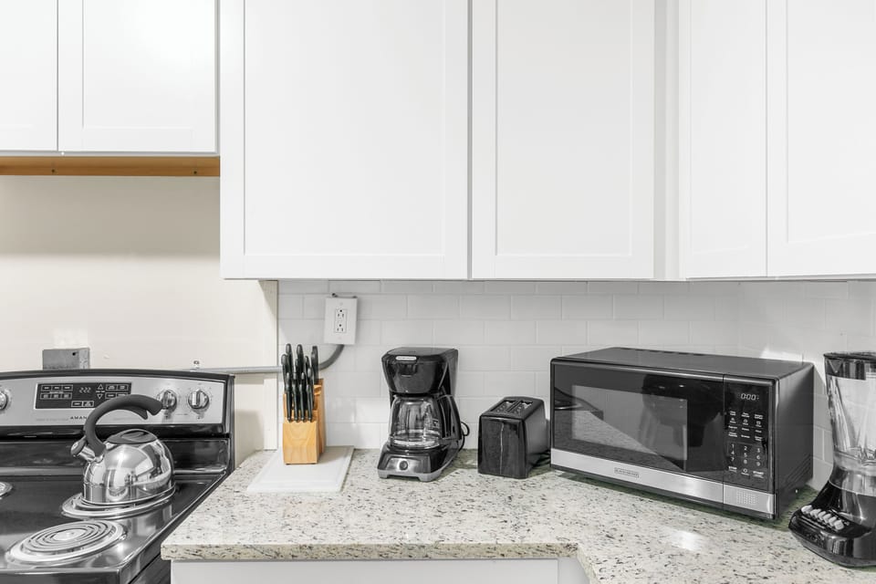Another look at the kitchen—everything you need, right where you expect it, making it easy to settle in and feel at home.
