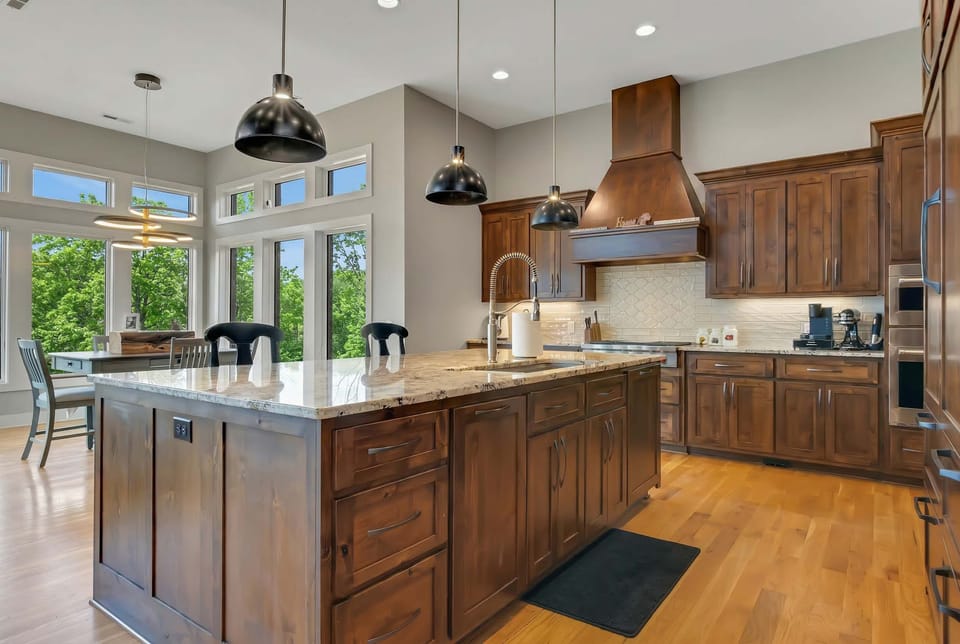 From morning coffee to late-night snacks, this kitchen has your back.