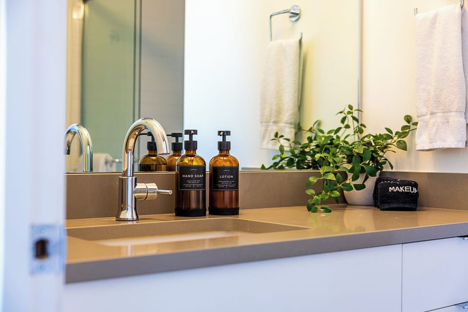 Bathroom Bliss: Modern amenities, stylish decor, and a touch of nature for your pampering retreat!