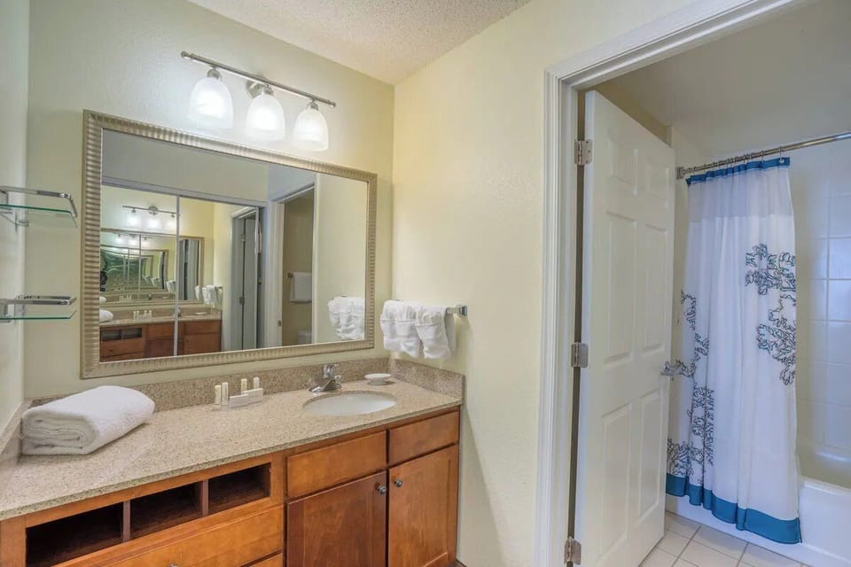 Refresh easily in a bright bath with plenty of counter space.