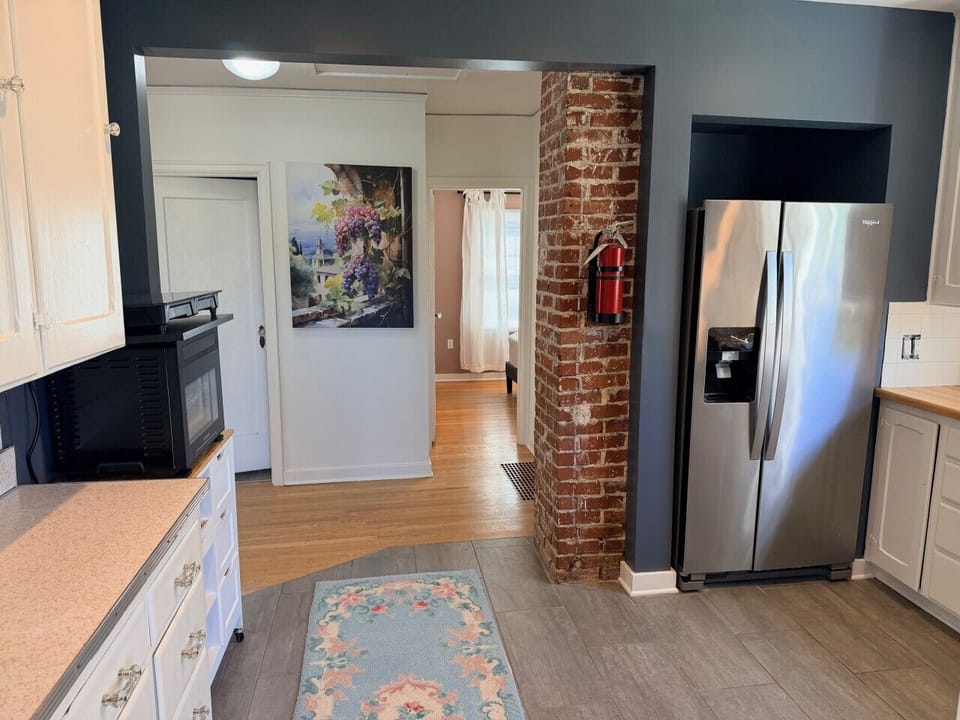 Kitchen - View to hall