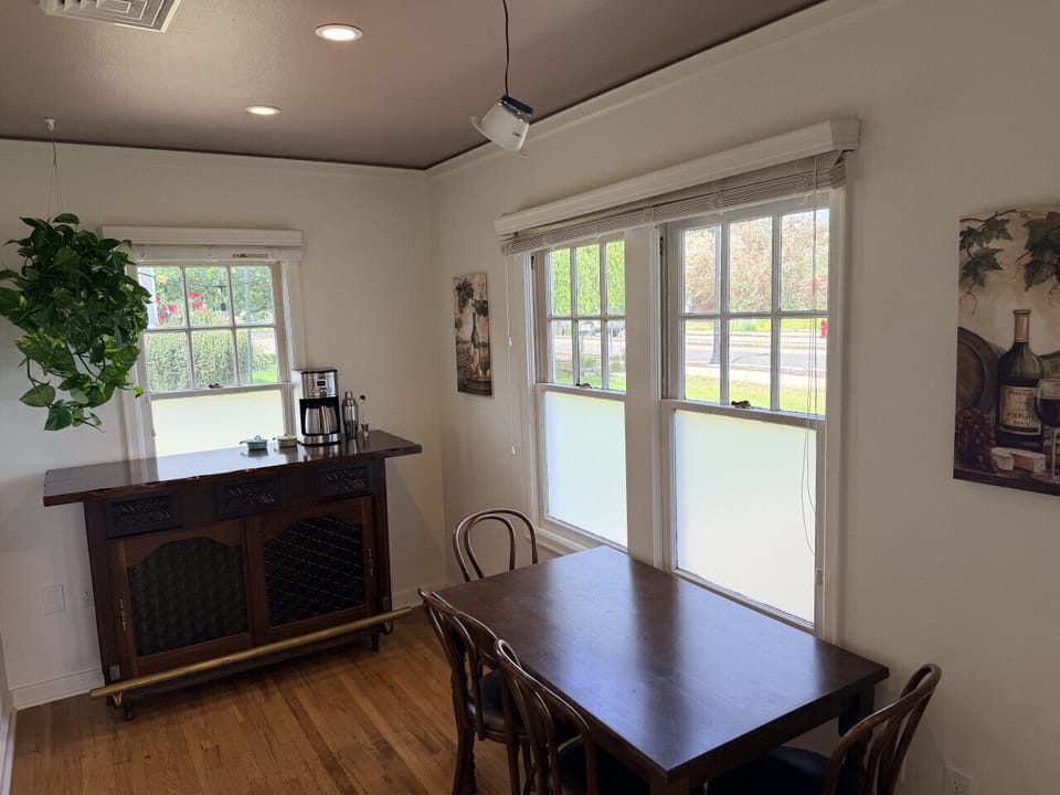 Dining nook & service bar