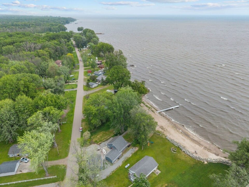 Endless waterfront views.