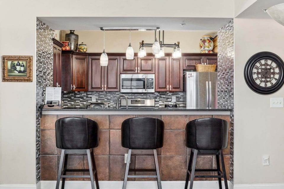 A great space for a quick bite or coffee at the bar.