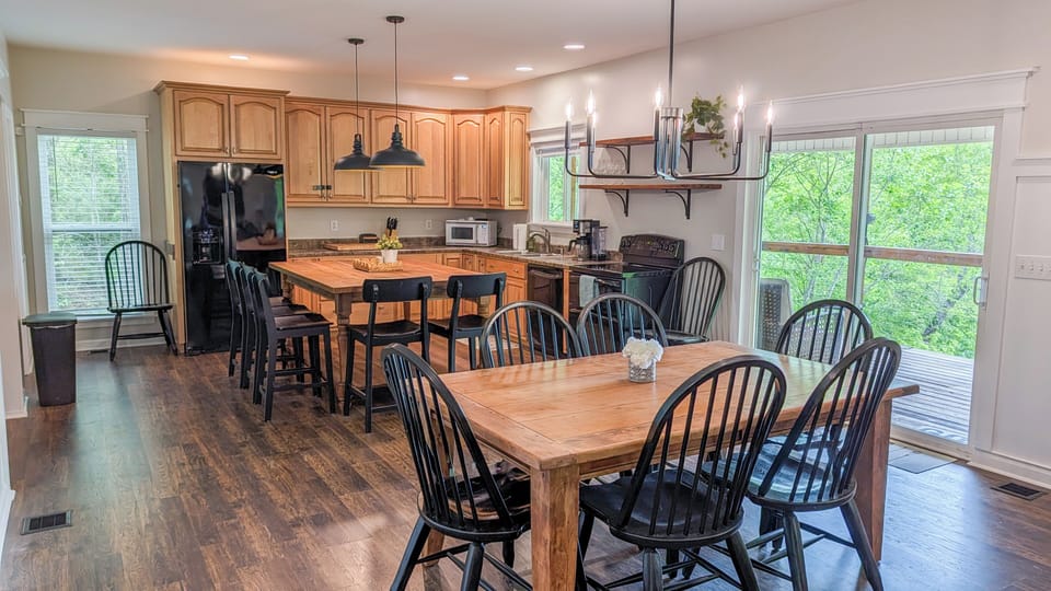 Kitchen & Dining Area