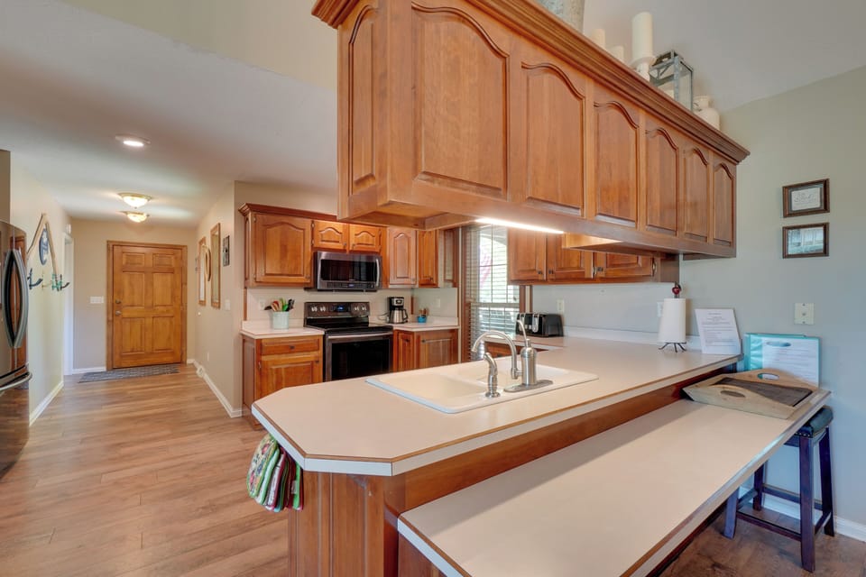 Kitchen | Main Level