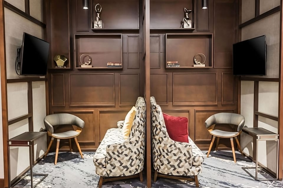 Start your morning in a lively, modern breakfast space.