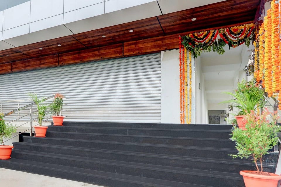 Entrance / Reception