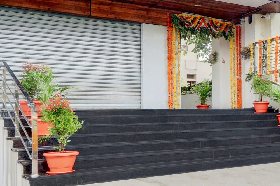 Entrance / Reception