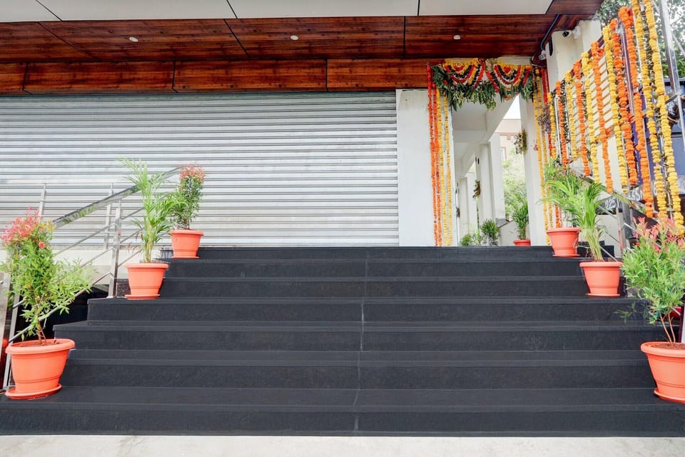 Entrance / Reception