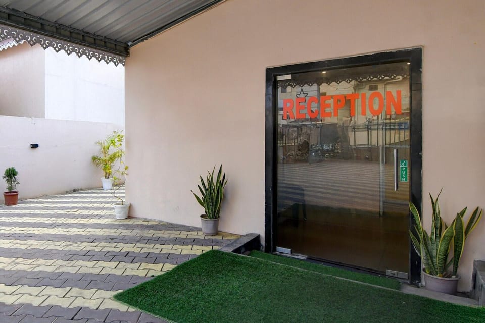 Entrance / Reception