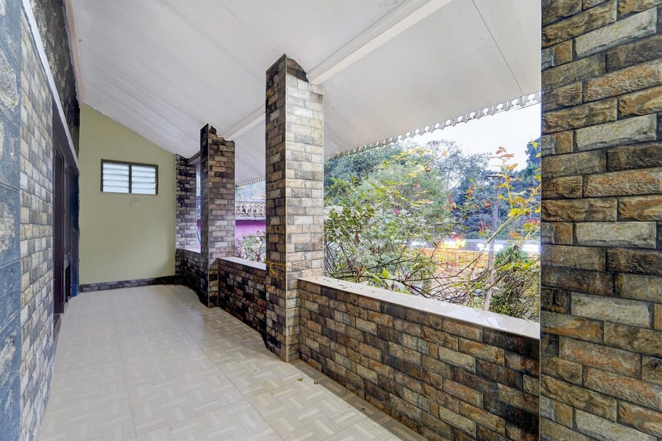 Entrance / Reception