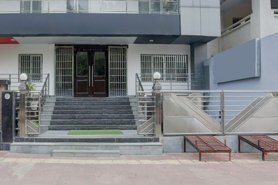 Entrance / Reception