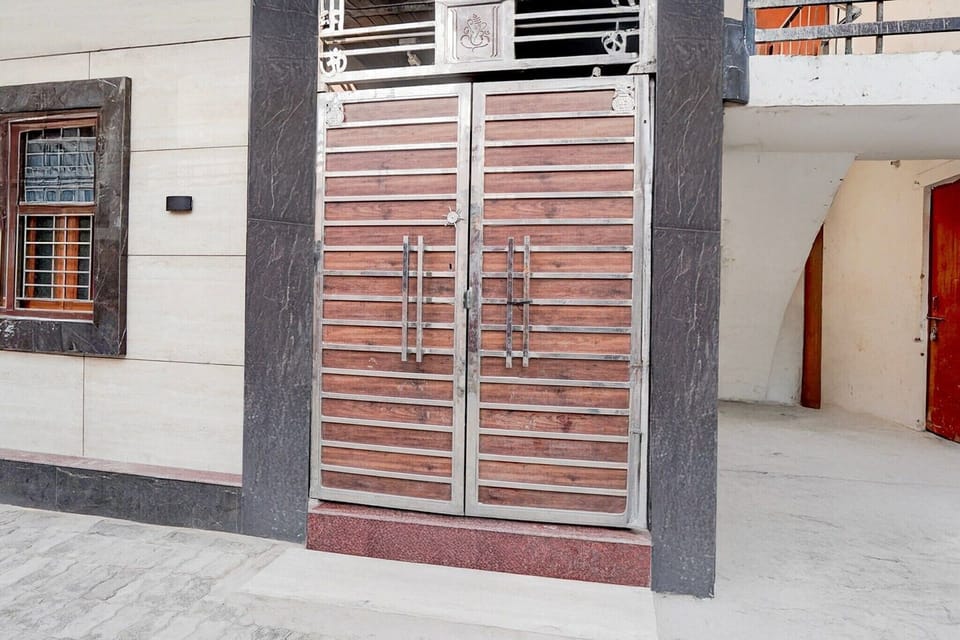 Entrance / Reception