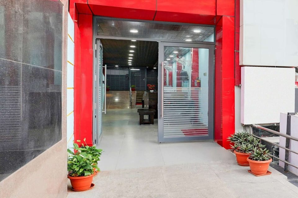 Entrance / Reception
