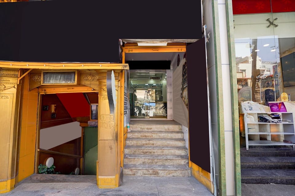 Entrance / Reception