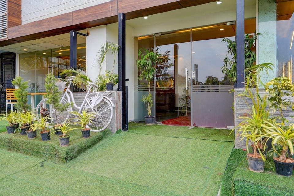 Entrance / Reception