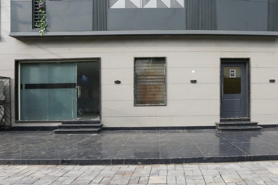 Entrance / Reception