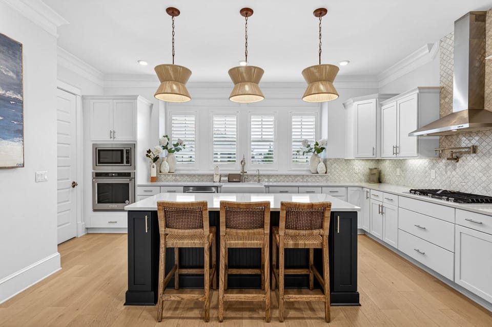 Kitchen with Breakfast Bar