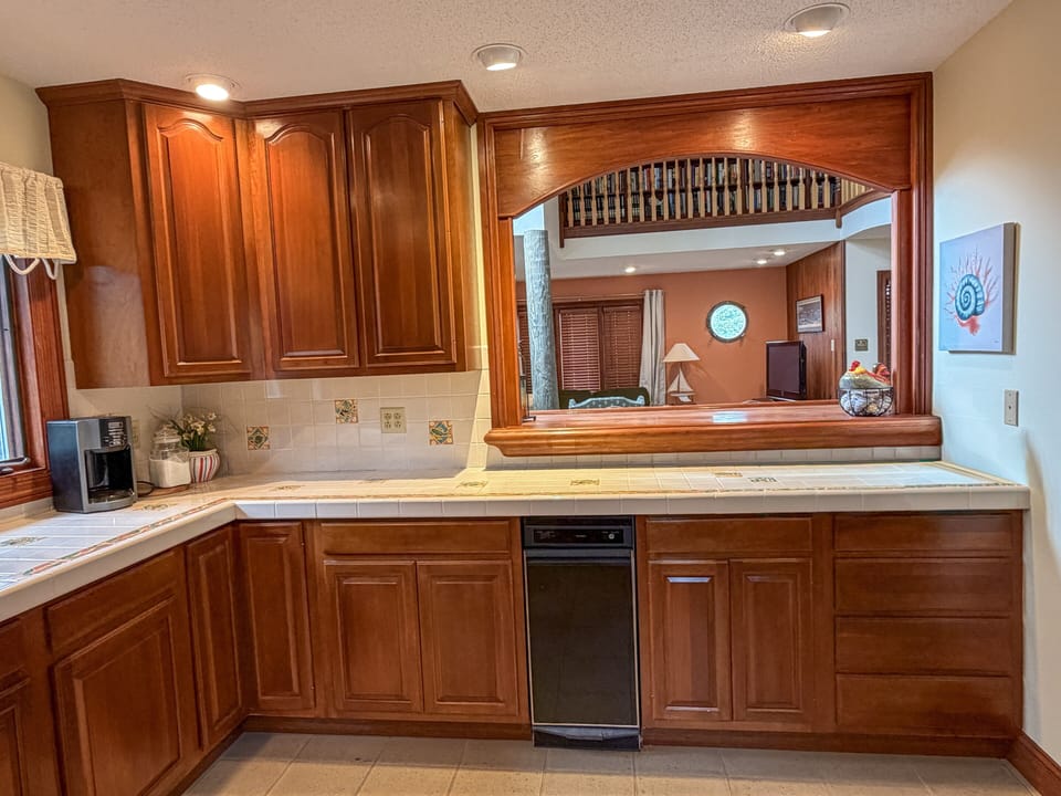 Kitchen with Breakfast Bar