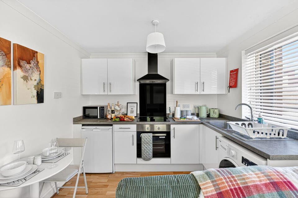A fully equipped kitchen with everything you need to prepare and enjoy a home cooked meal.