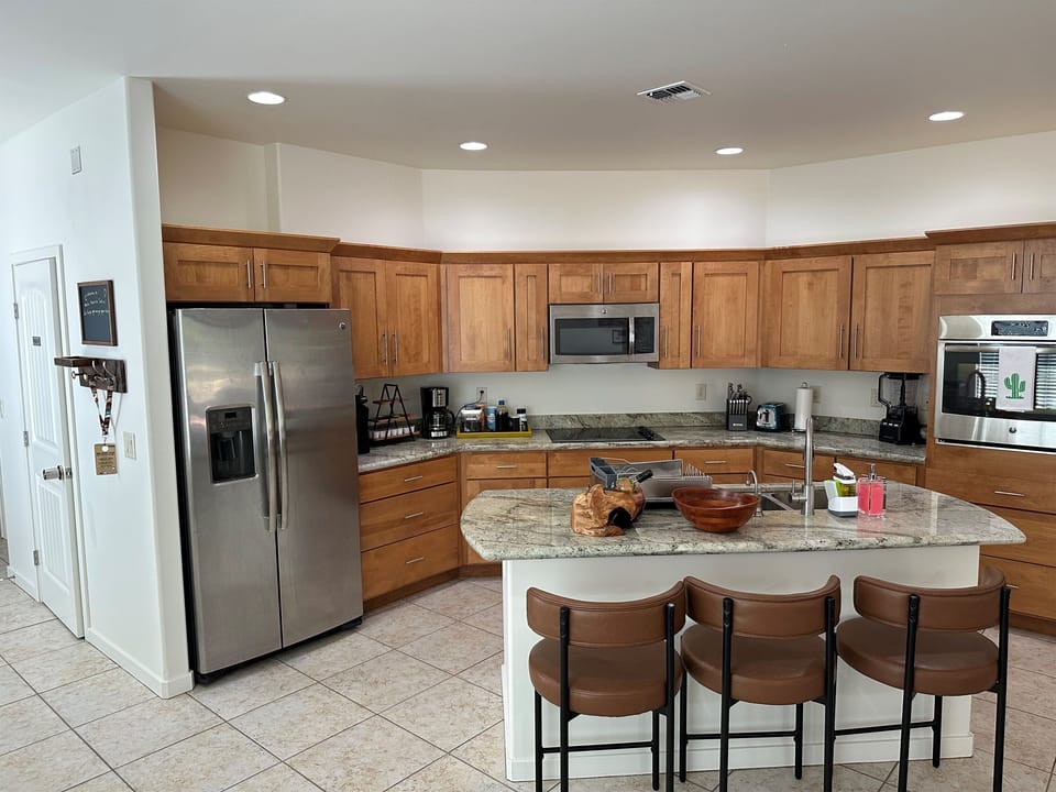 Full size kitchen with 3 seat breakfast bar
