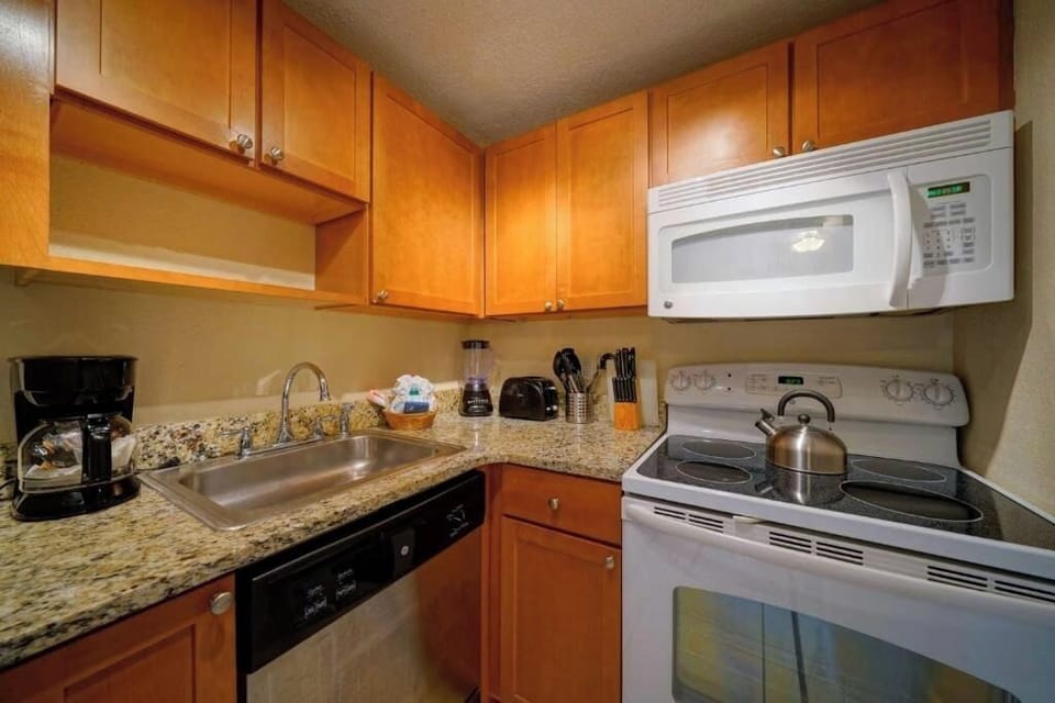 Full kitchen equipped for easy meal preparation