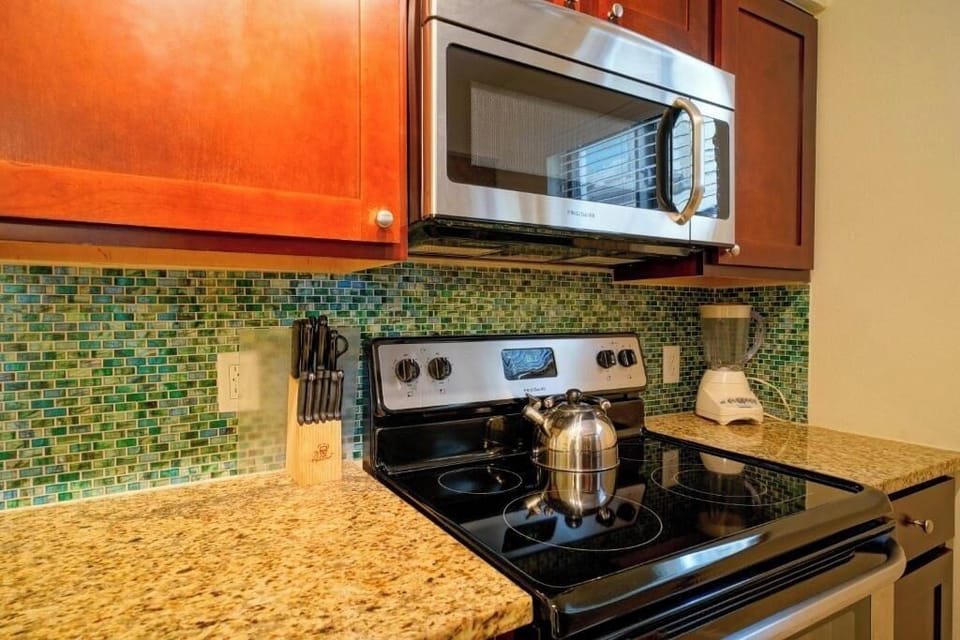 Full kitchen equipped for easy meal preparation