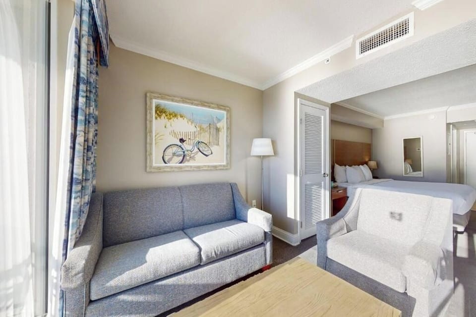 Spacious living area with ocean vibe