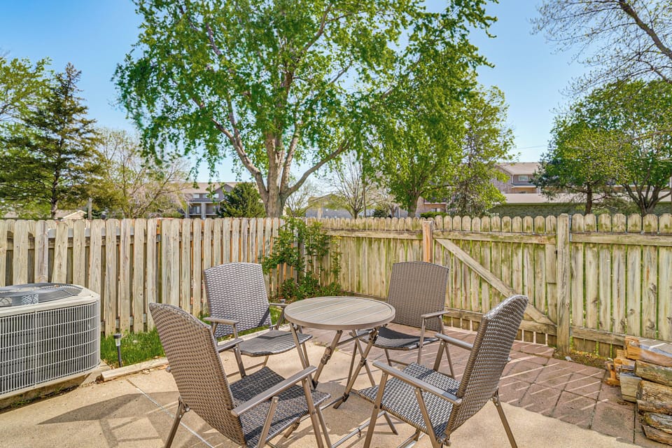 Patio | Dining Area | Gas Grill | Fire Pit