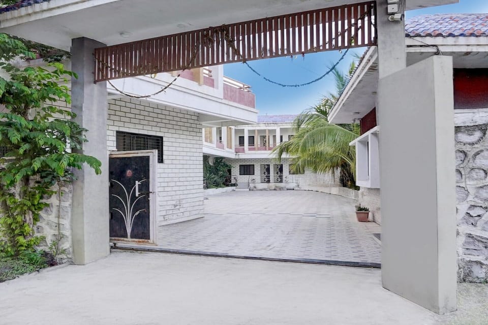 Entrance / Reception