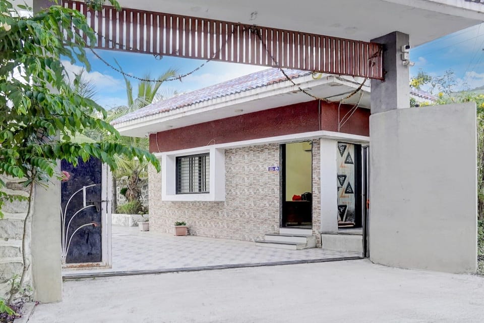 Entrance / Reception